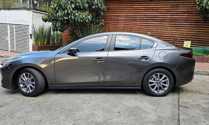Mazda 3 2.0 Touring...
