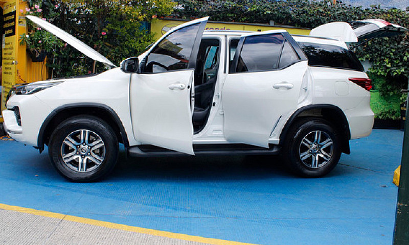 Toyota Fortuner 2.4 ...
