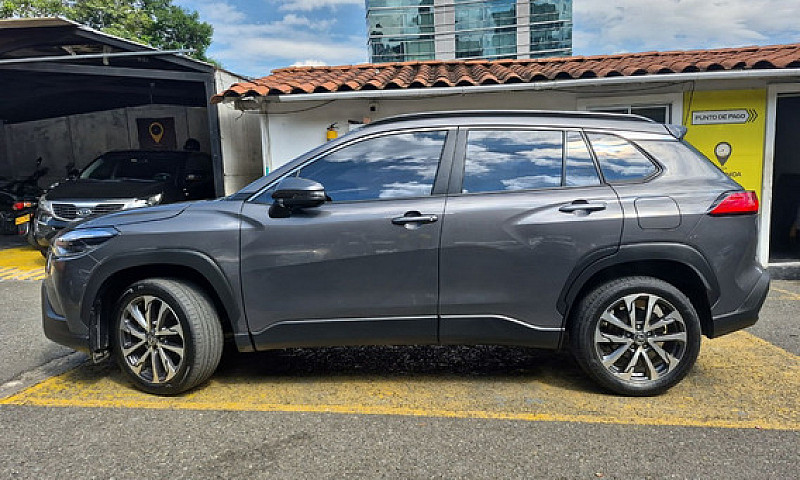 Toyota Corolla Cross...