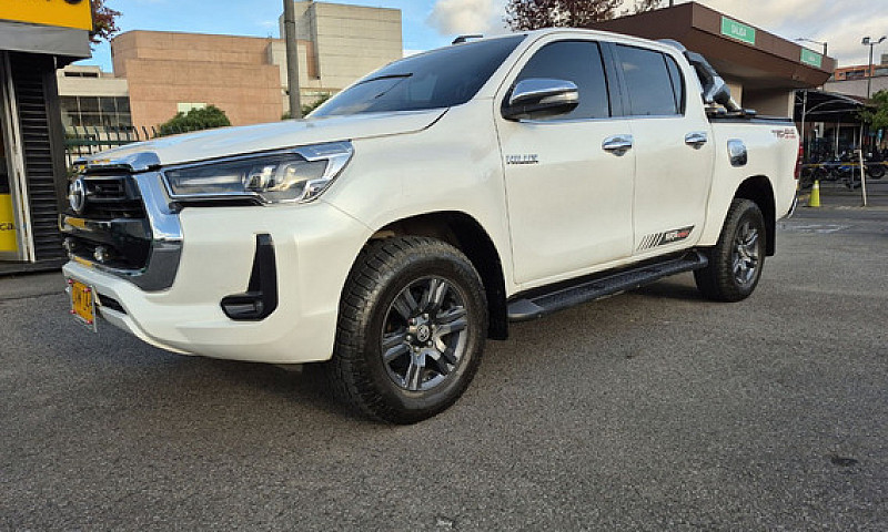 Toyota Hilux 2.4 I M...