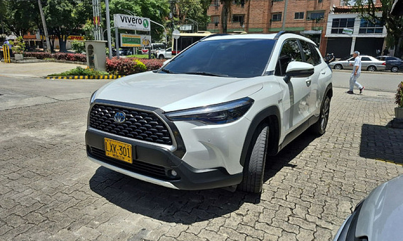 Toyota Corolla Cross...