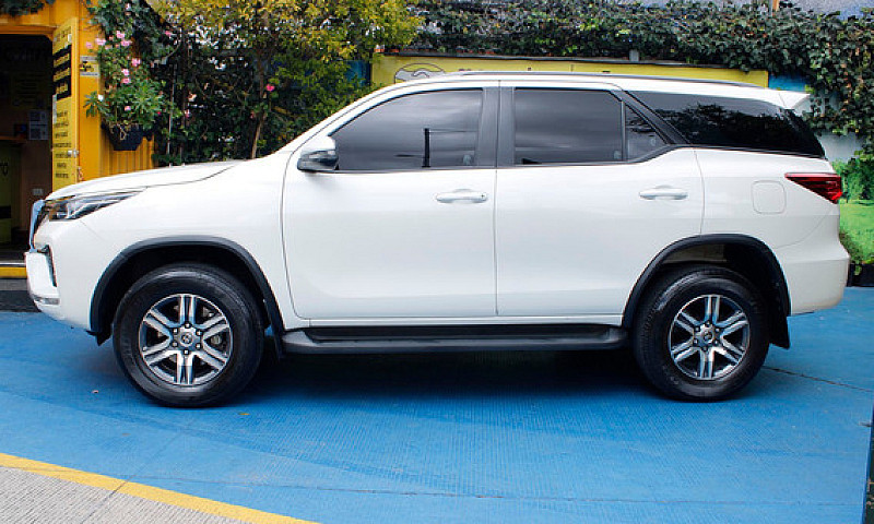 Toyota Fortuner 2.4 ...