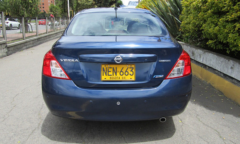 Nissan Versa 1.6 Adv...