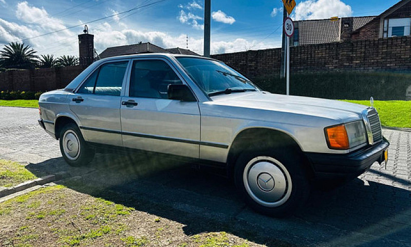 Mercedes-Benz 190 E ...