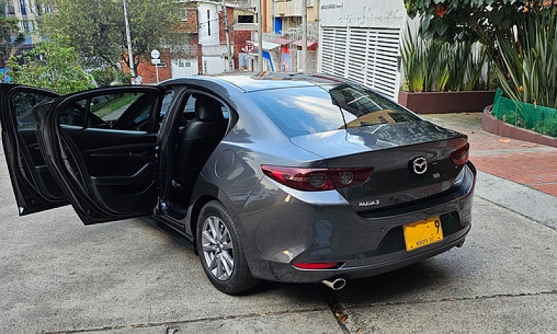 Mazda 3 2.0 Touring...