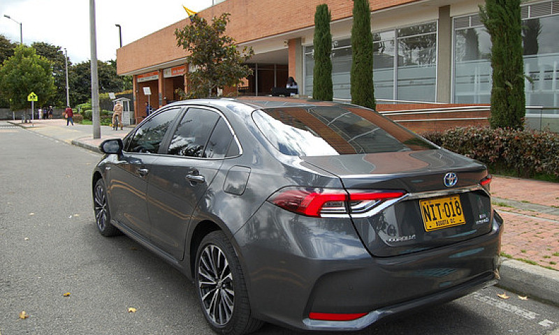 Toyota Corolla 1.8 H...