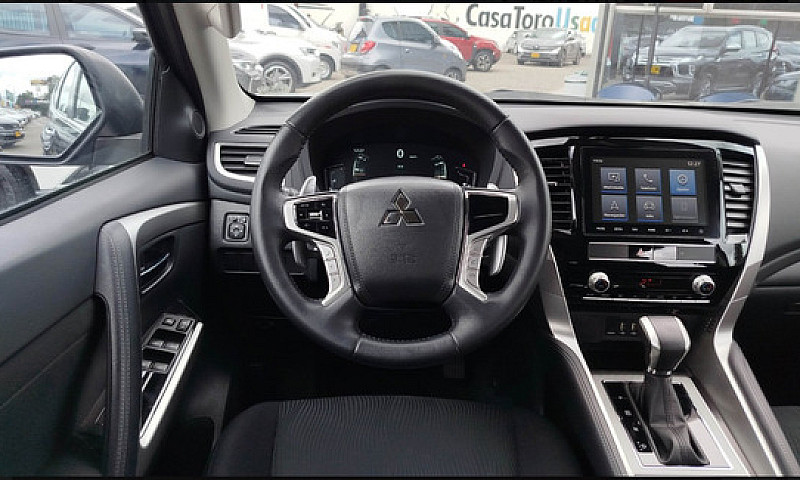 Mitsubishi Montero 3...