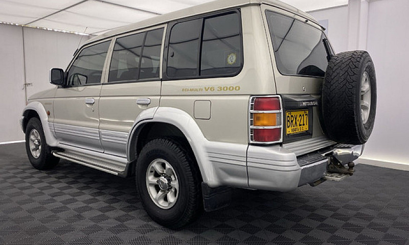 Mitsubishi Montero 3...