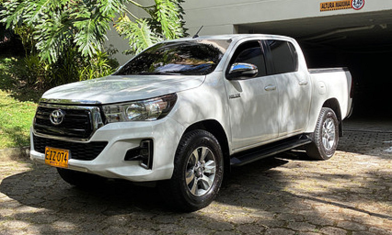 Toyota Hilux 2.4...