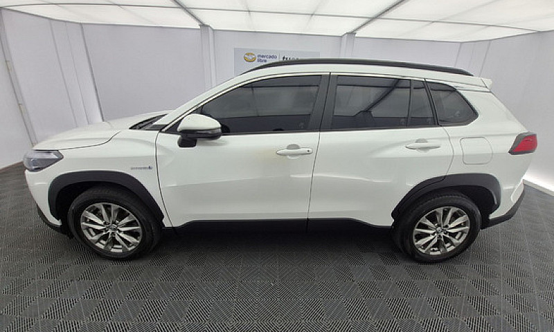 Toyota Corolla Cross...