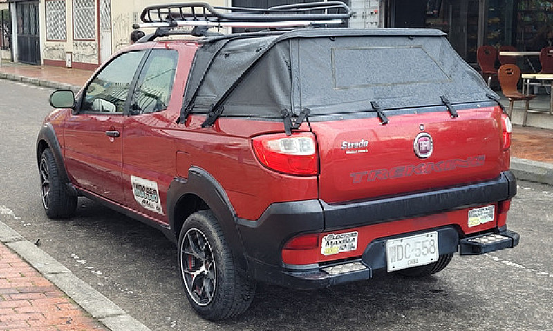 Fiat Strada 1.4 Trek...