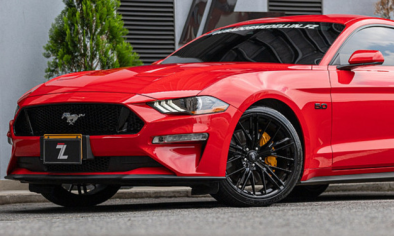 Ford Mustang Gt 5.0...