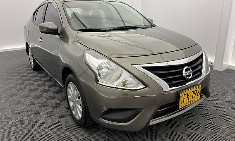 Nissan Versa 1.6 Adv...