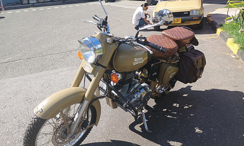 Royal Enfield Classi...
