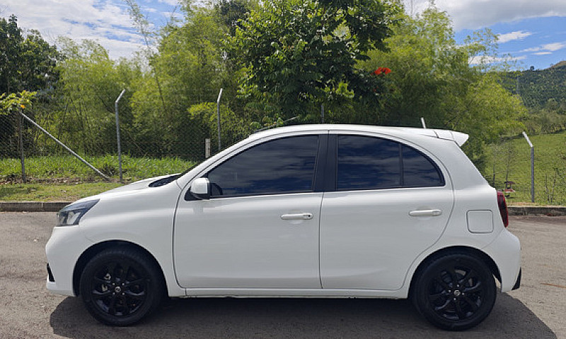 Nissan March 1.6 Adv...