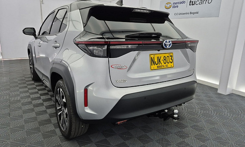Toyota Yaris Cross 1...