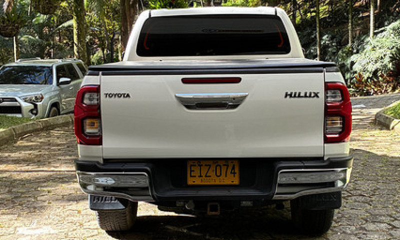 Toyota Hilux 2.4...