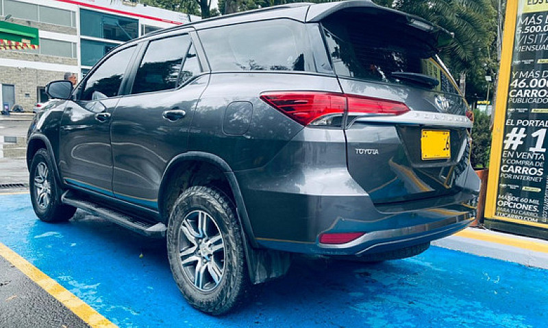 Toyota Fortuner 2.4 ...