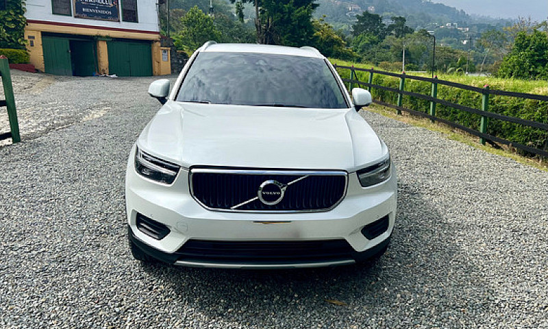 Volvo Xc40 T4 Moment...