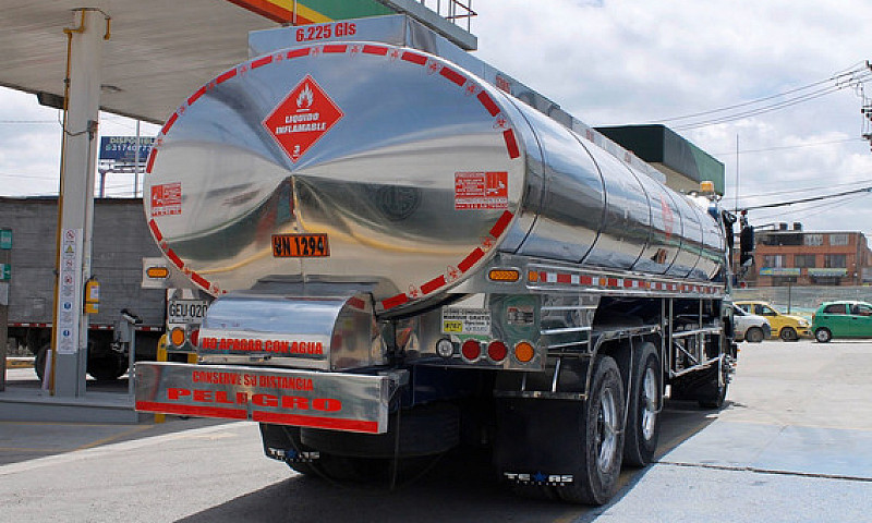 Camión Chevrolet Tan...