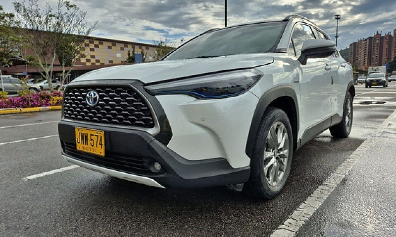 Toyota Corolla Cross...