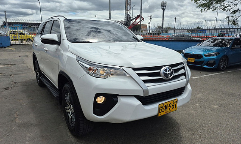Toyota Fortuner 2.8L...