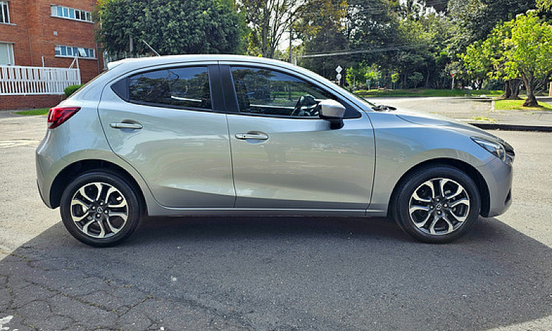 Mazda 2 Grand Tourin...
