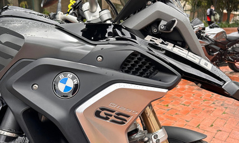 Bmw Gs 1250...