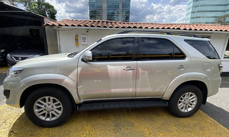 Toyota Fortuner 2.7 ...