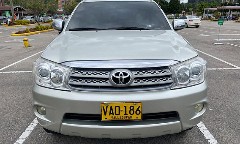 Toyota Fortuner 2.7L...