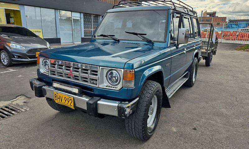 Mitsubishi Montero 3...