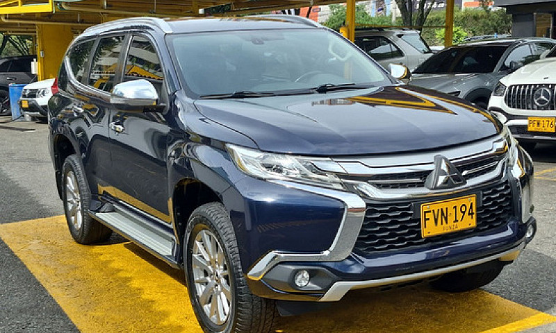 Mitsubishi Montero 3...