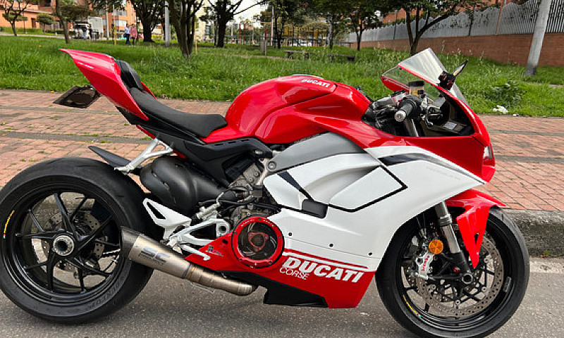 Panigale V4...