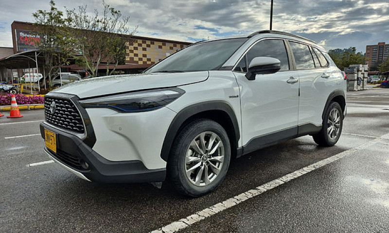Toyota Corolla Cross...