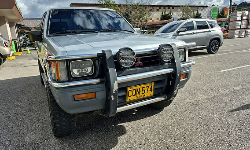 Mitsubishi L200  Mt ...