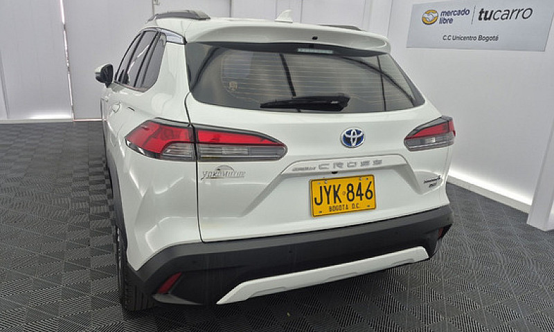Toyota Corolla Cross...