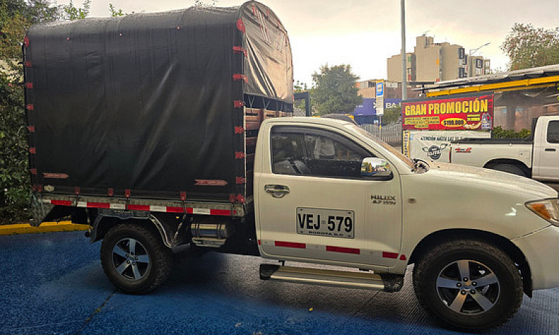 Toyota Hilux 2.7 Est...