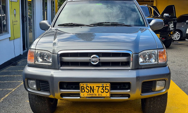 Nissan Pathfinder R5...