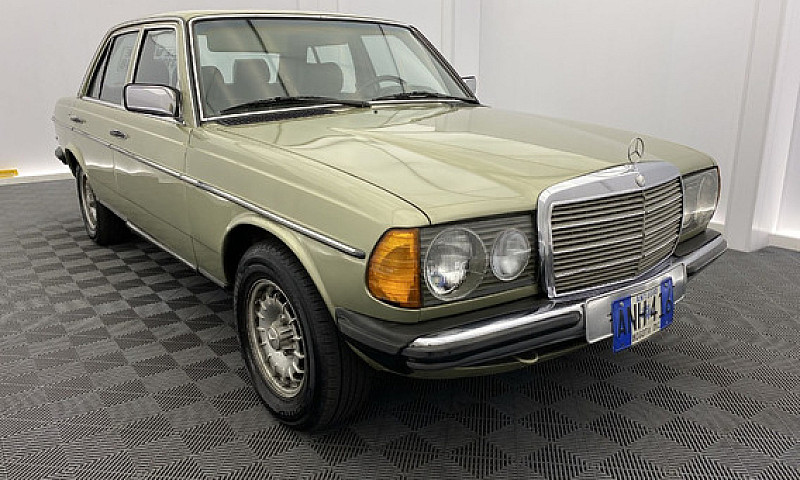 Mercedes Benz 230 E ...
