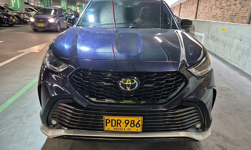 Toyota Highlander 3....