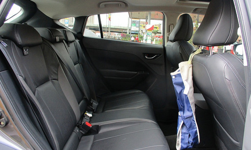 Subaru Cross Trek Li...