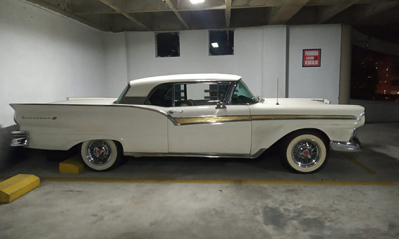 Ford 57 Fairlane 500...