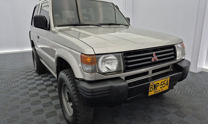 Mitsubishi Montero 2...