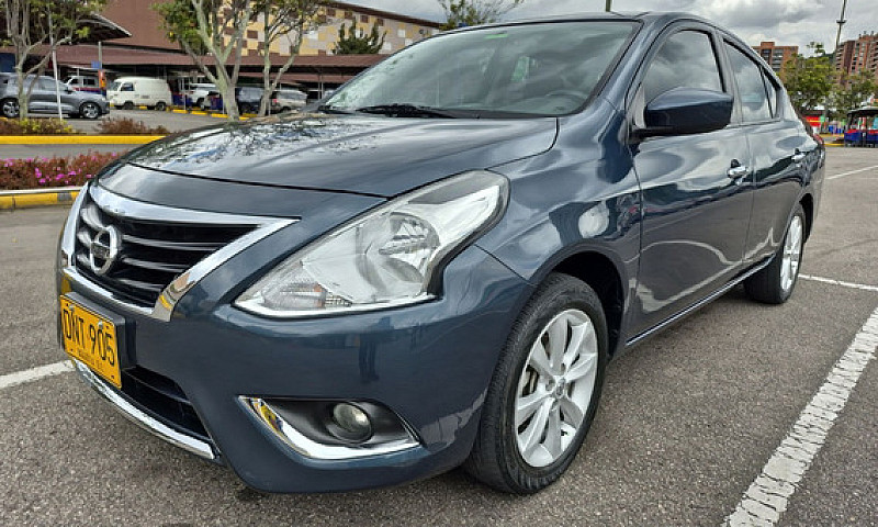 Nissan Versa 1.6 Adv...