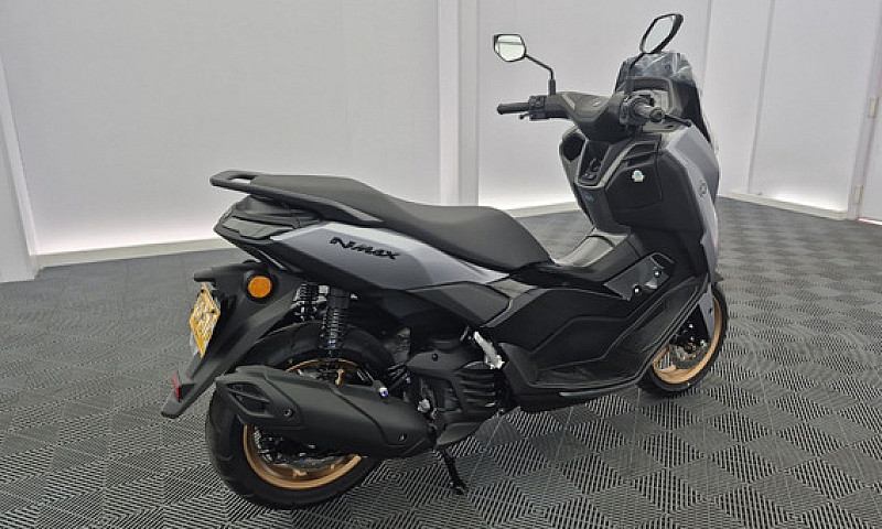 Yamaha Nmax...
