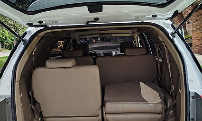 Toyota Fortuner 2.7L...