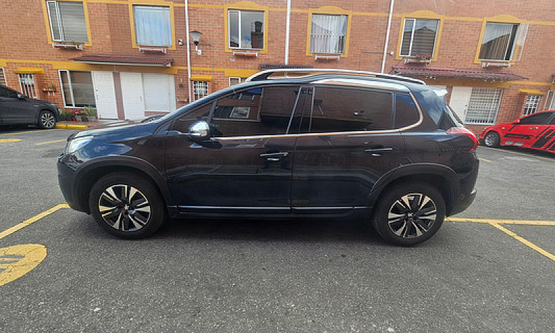 Peugeot 2008 1.2L Al...