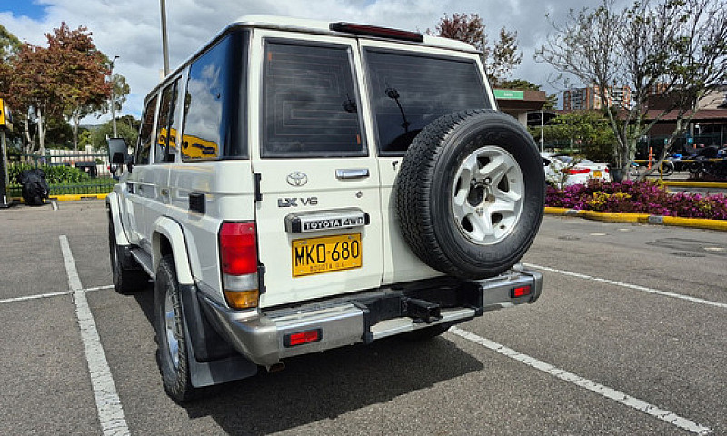 Toyota Land Cruiser ...
