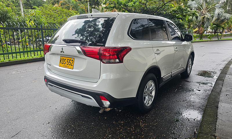 Mitsubishi Outlander...