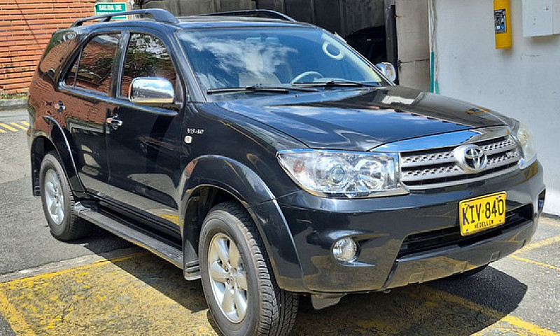 Toyota Fortuner 4.0 ...